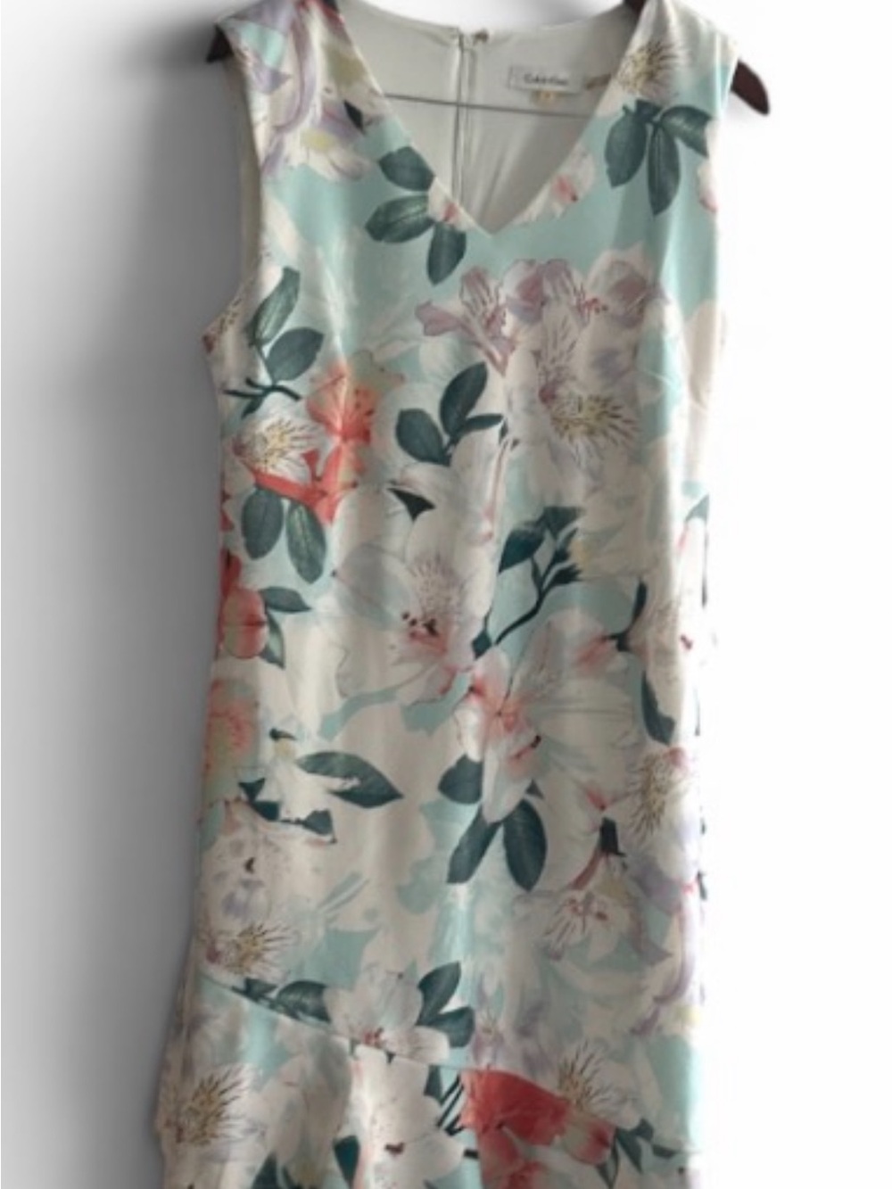 Floral Sleeveless V-Neck Shift Dress in Cream & Pastel